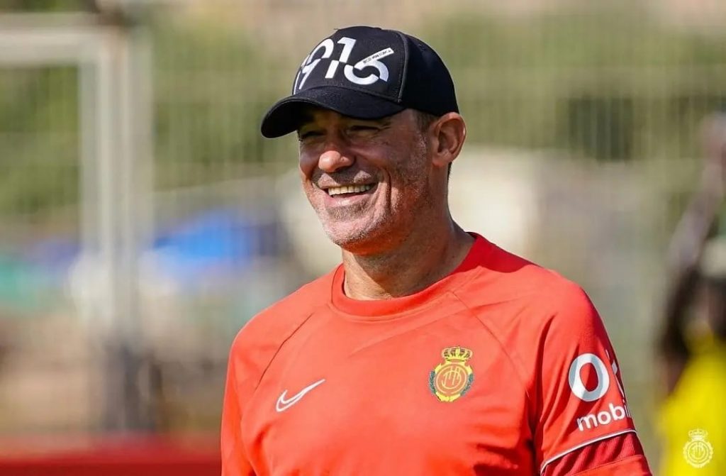 Luis García regala un viaje a dos aficionados mallorquinistas a Granada